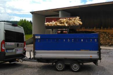 Transport von ofenfertigem Brennholz