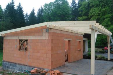 Montage eines Dachstuhls