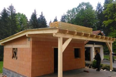 Montage eines Dachstuhls