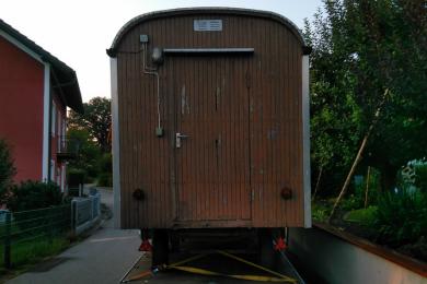 Transport eines Bauwagens