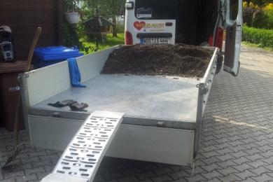 Abtransport von Erdreich bei Gartenkultivierung
