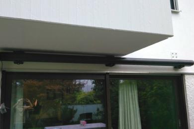 Schwierige Montage einer Vollkasettenmarkise