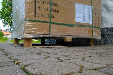 Abholung einer Palette PV-Module beim Kunden