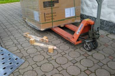 Abholung einer Palette PV-Module beim Kunden